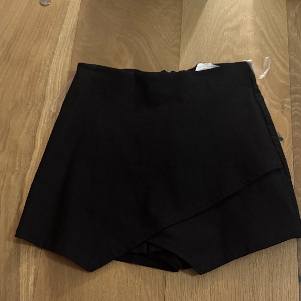 American Threads Black Skort